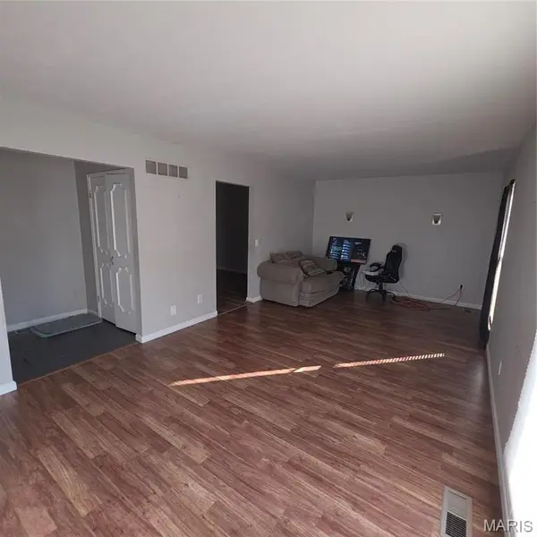 6681 Chesapeake DR #B, Florissant, MO 63033