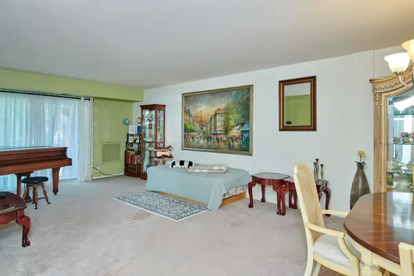 502 W HUNTINGTON COMMONS RD #238, Mount Prospect, IL 60056