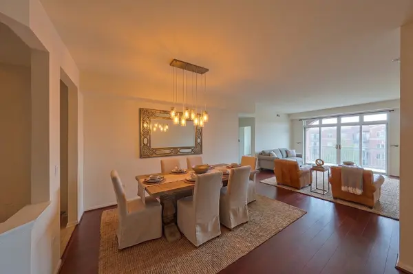 370 S Western AVE #701, Des Plaines, IL 60016