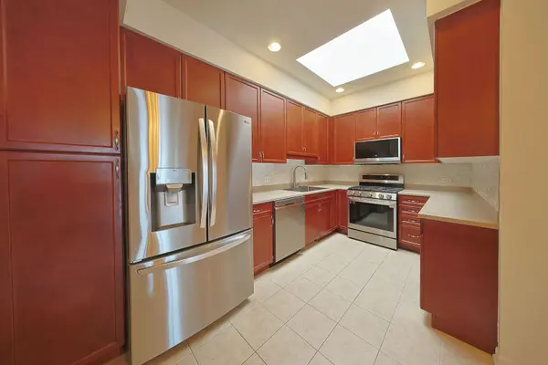 370 S Western AVE #701, Des Plaines, IL 60016