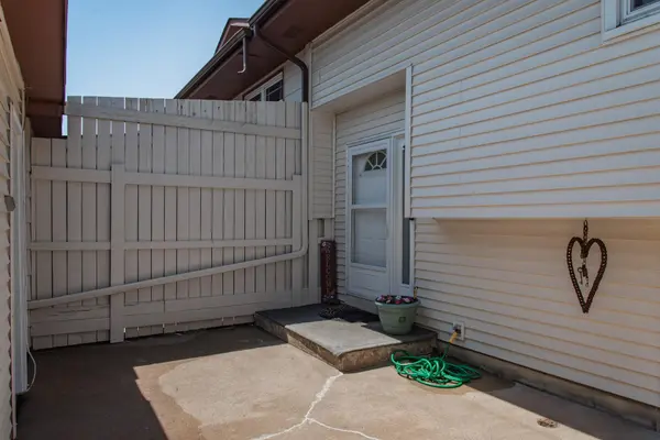 2727 9th LN, Anoka, MN 55303