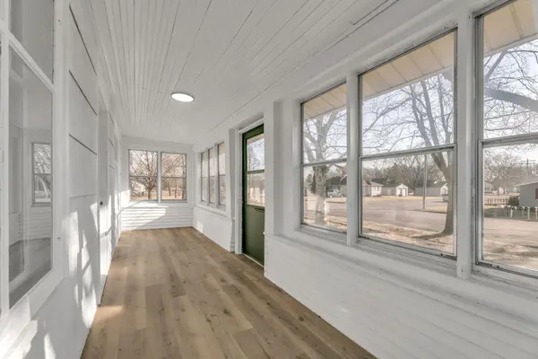 812 N Main ST, Winthrop, MN 55396