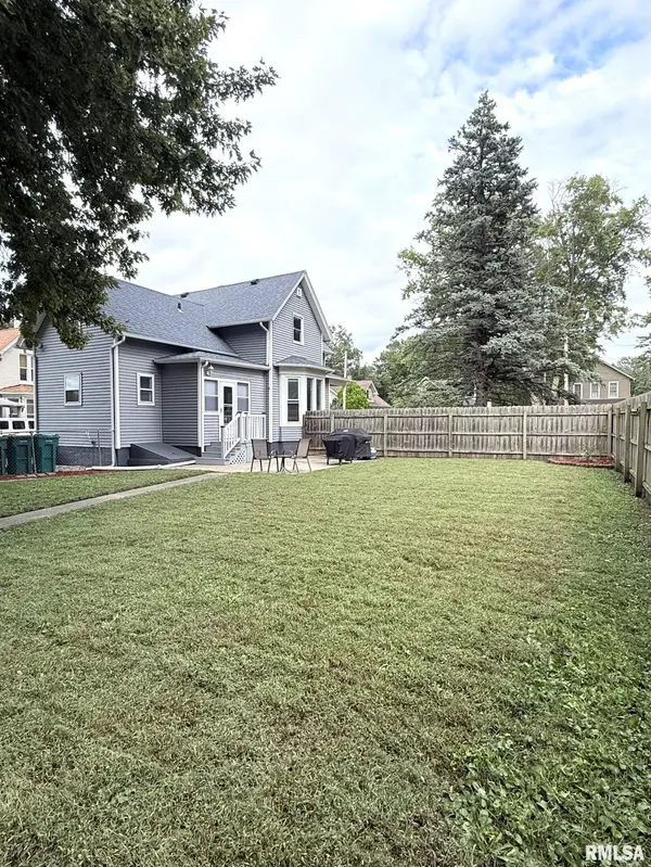 214 FULTON ST, Galesburg, IL 61401
