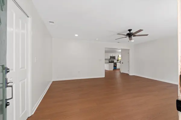 200 Woods Dr, Columbia, TN 38401