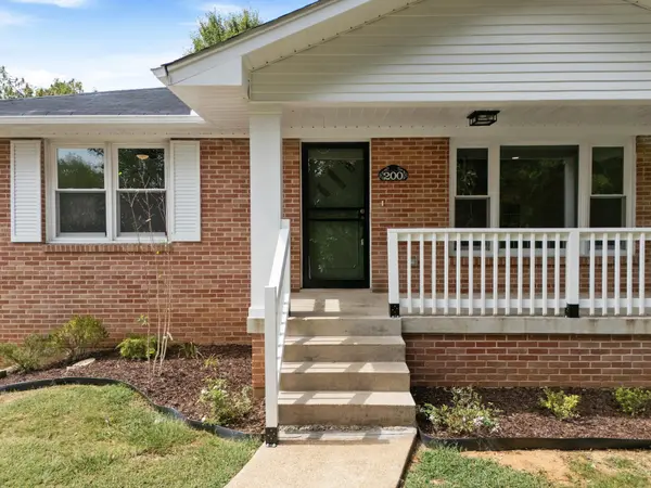 200 Woods Dr, Columbia, TN 38401