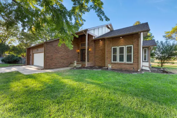 1513 N Valleyview, Wichita, KS 67212