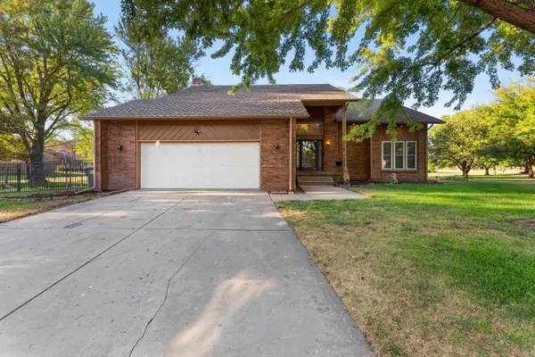 1513 N Valleyview, Wichita, KS 67212