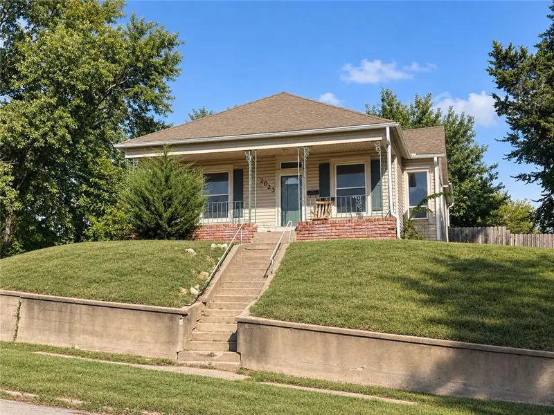 2023 Main ST, St Joseph, MO 64505