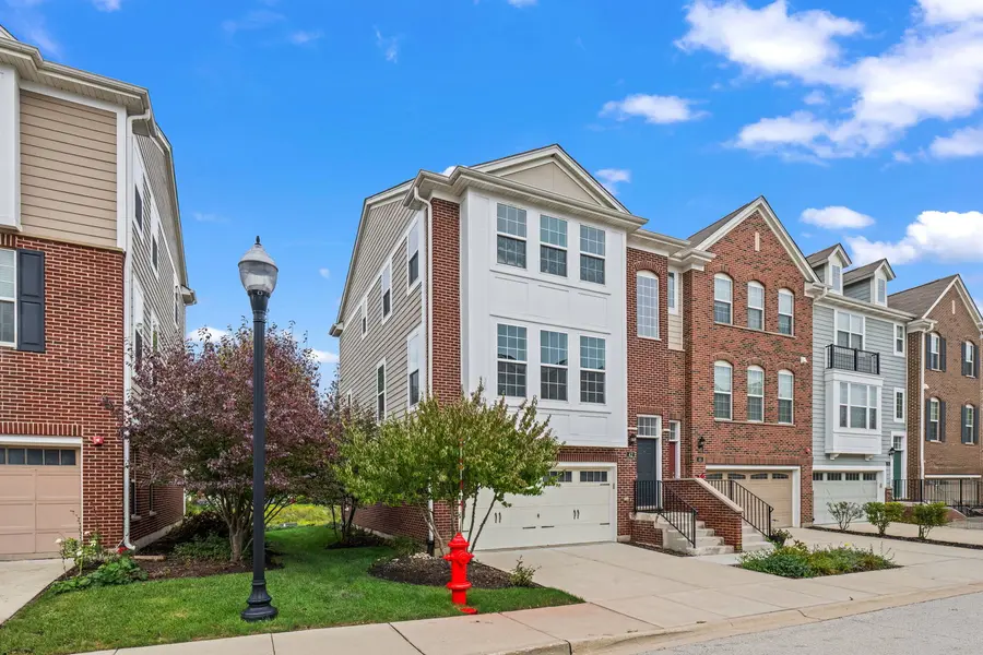 42 Marcel LN, Schaumburg, IL 60194
