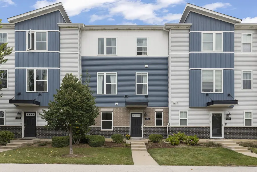 4192 Irving RD, Aurora, IL 60504