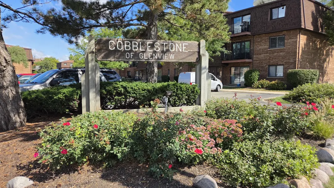 718 Cobblestone CIR #C, Glenview, IL 60025