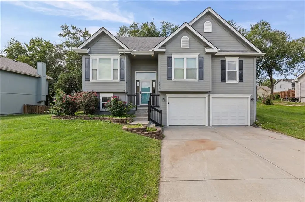1100 Susan ST, Kearney, MO 64060