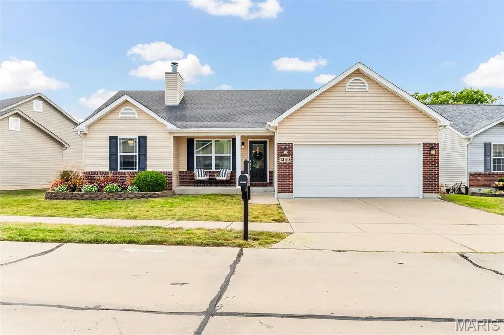 2140 Warwick Castle DR, Imperial, MO 63052
