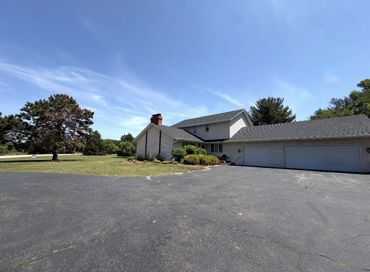 5009 Whispering Pine CIR, Thomson, IL 61285