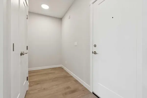 655 Shawnee SQ SW #103, Calgary, AB T2Y 1E3