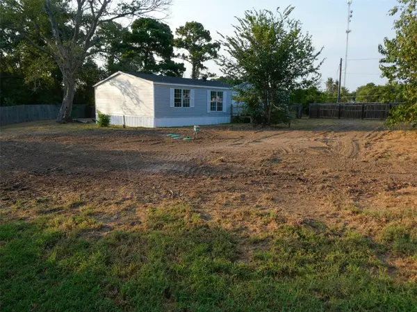 1227 HIGHWAY 71 W, Smithville, TX 78957