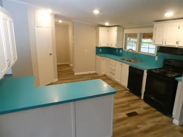 1227 HIGHWAY 71 W, Smithville, TX 78957