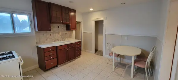 1142 Academy ST #2nd Floor, Scranton, PA 18504
