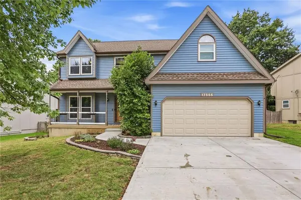 17555 W 112th ST, Olathe, KS 66061