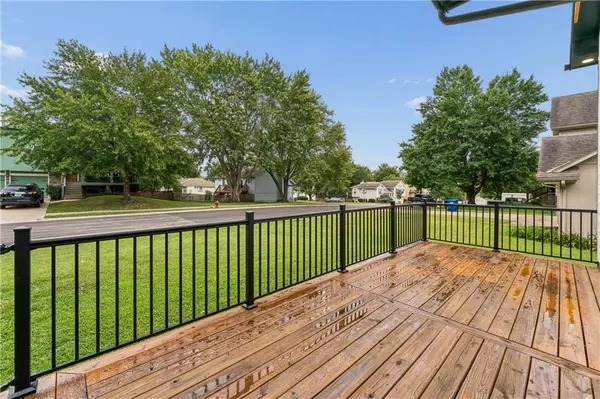 309 NE Brookwood DR, Blue Springs, MO 64014