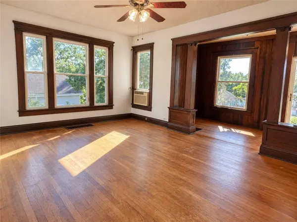 2023 Main ST, St Joseph, MO 64505