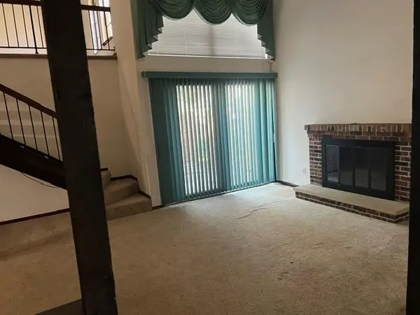 808 E 121st TER, Kansas City, MO 64146