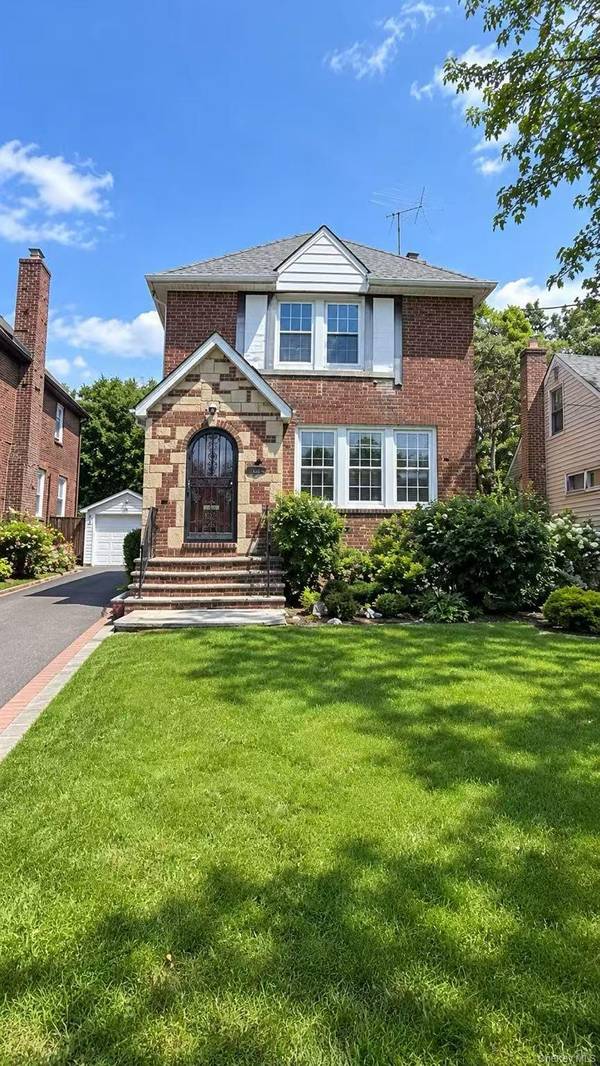 115 Canterbury Gate, Lynbrook, NY 11563
