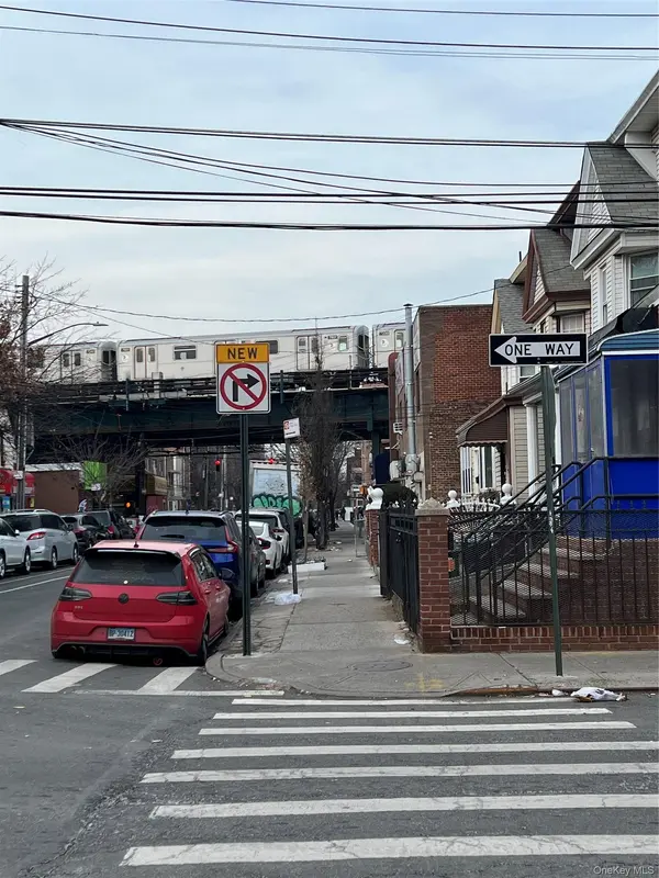 40-29 97 ST, Corona, NY 11368