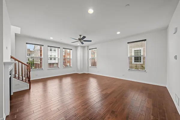 42 Marcel LN, Schaumburg, IL 60194