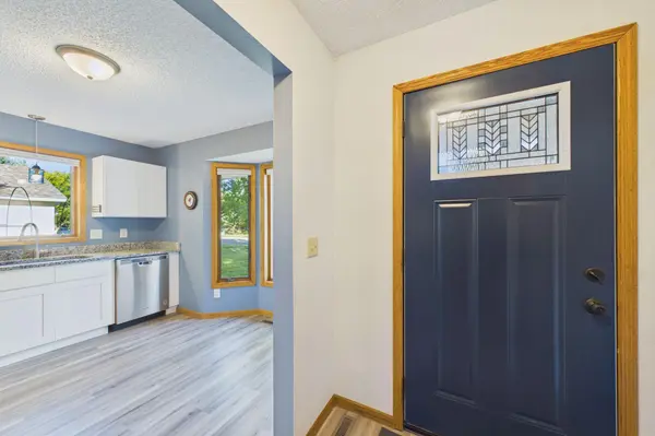 7081 Upper 36th ST N, Oakdale, MN 55128