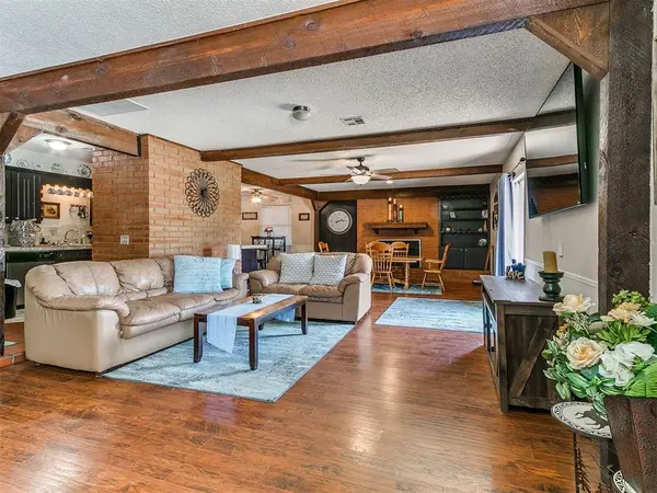 405 N Lakeside TER, Mustang, OK 73064