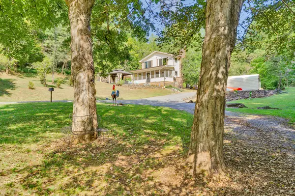 710 Scenic River Rd, Madisonville, TN 37354