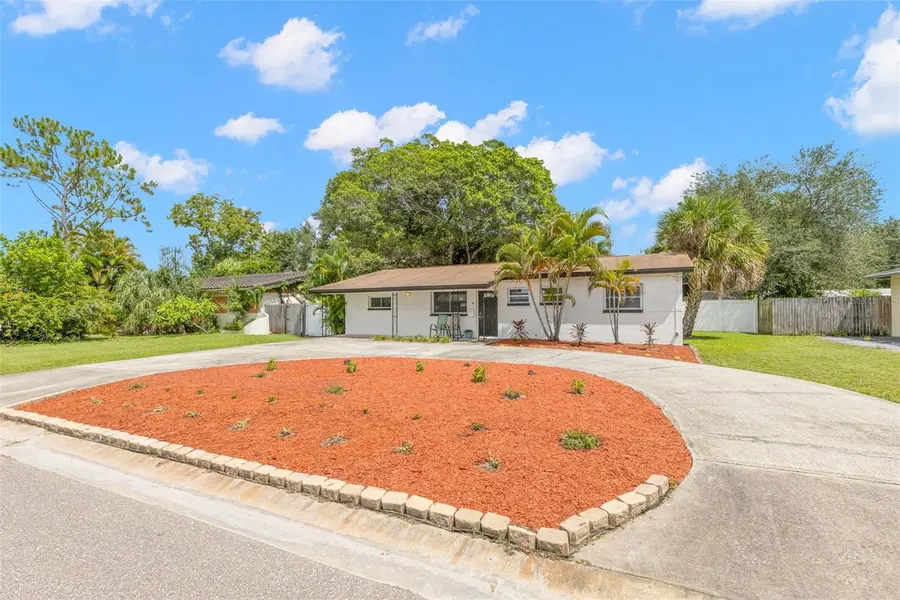 5601 BAY ST NE, St Petersburg, FL 33703