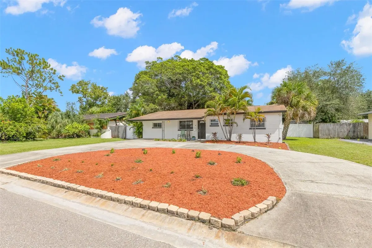 5601 BAY ST NE, St Petersburg, FL 33703