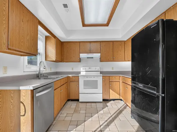 325 Millstone RUN, Churubusco, IN 46723
