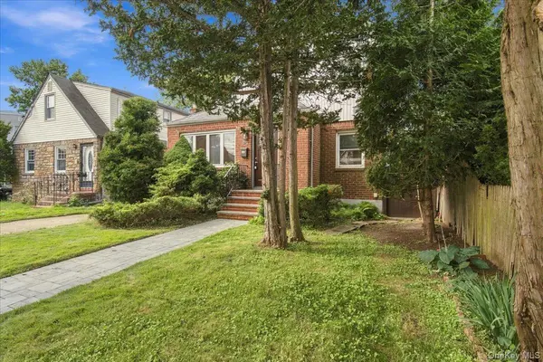 973 N 3rd ST, New Hyde Park, NY 11040