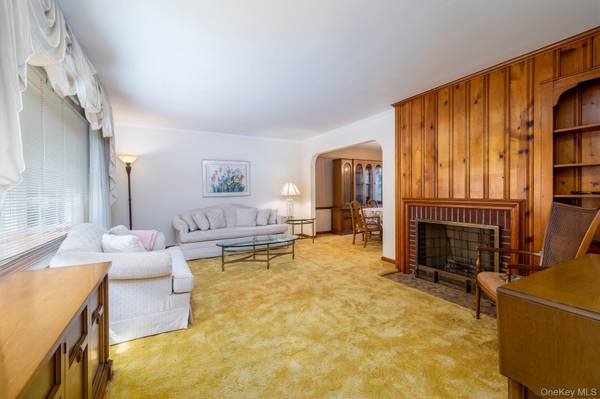 175 E Carpenter ST, Valley Stream, NY 11580