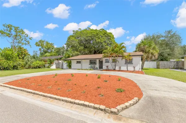 5601 BAY ST NE, St Petersburg, FL 33703