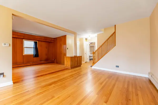 8614 S PRAIRIE AVE, Chicago, IL 60619