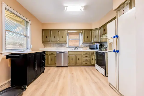 8614 S PRAIRIE AVE, Chicago, IL 60619