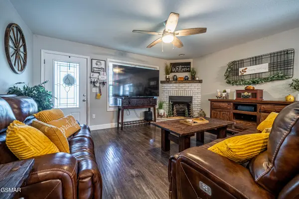 832 Catherine Crisp Drive, Kodak, TN 37764