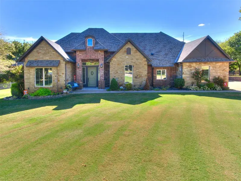 2217 Crestwood DR, Jones, OK 73049