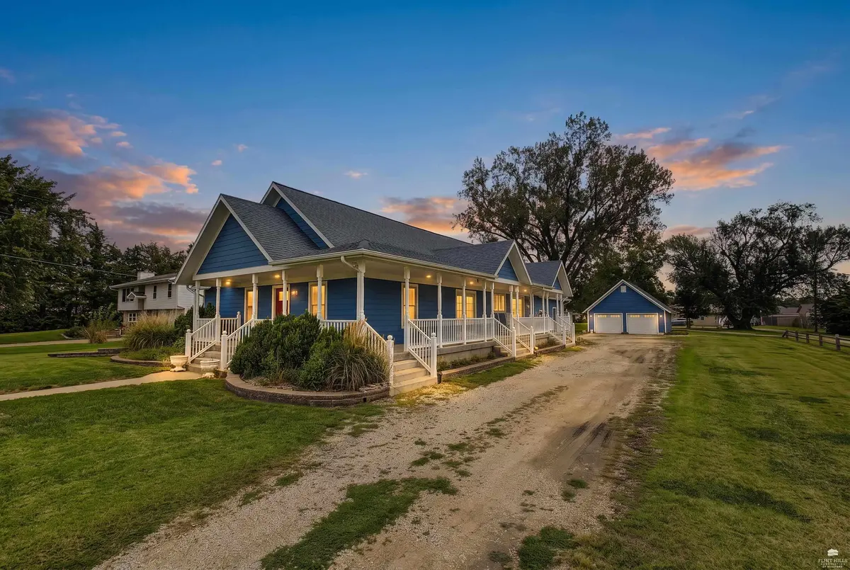 2300 Casement DR, Manhattan, KS 66502