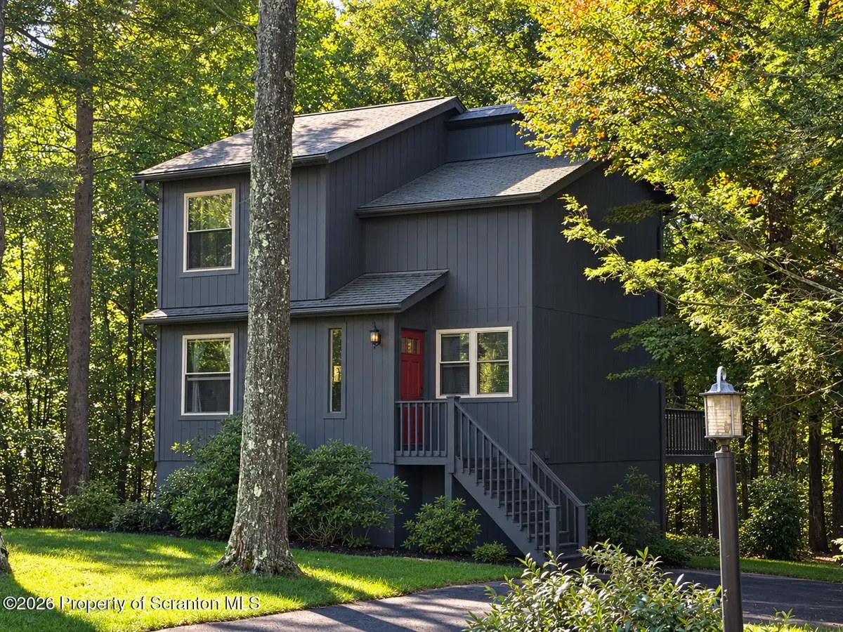 146 Country Club DR, Thornhurst, PA 18424