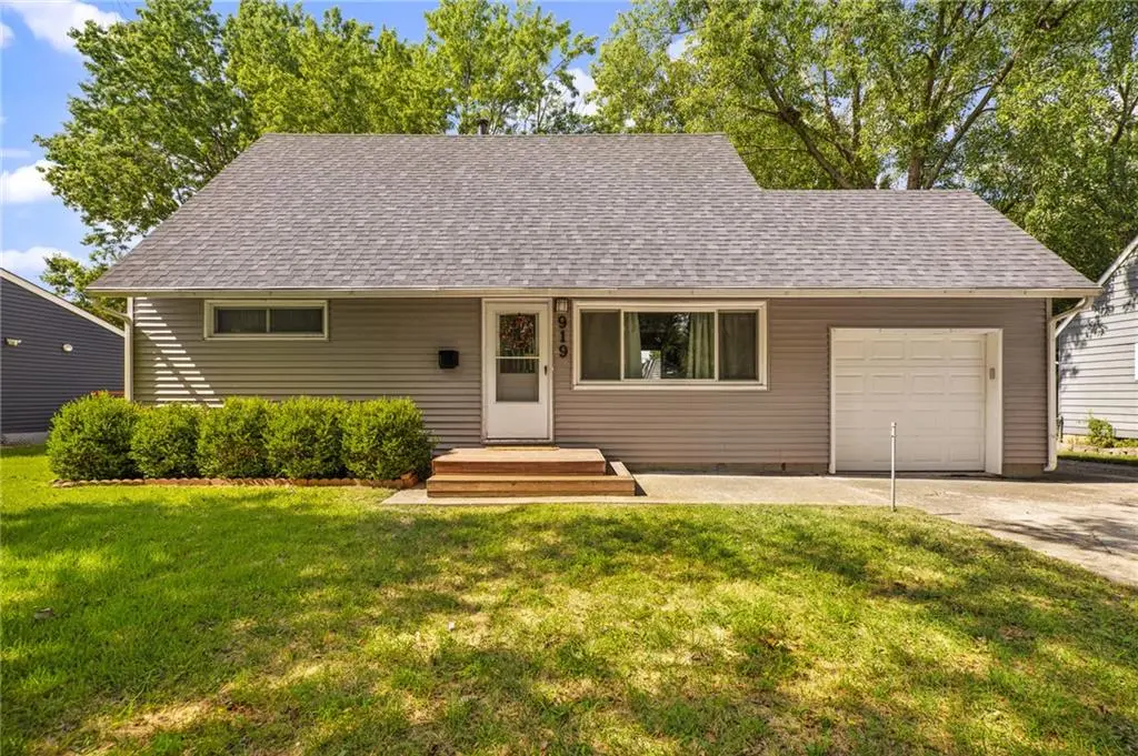 919 S Sunset DR #S, Olathe, KS 66061