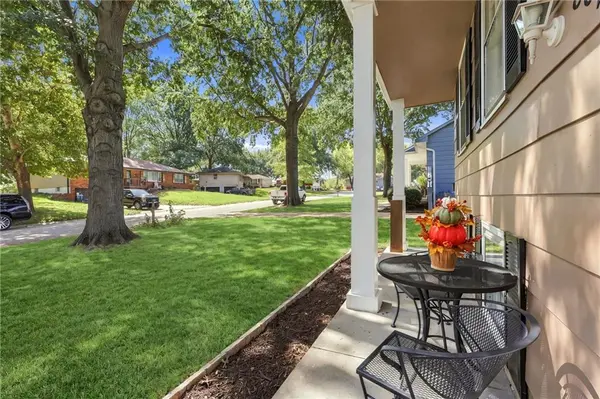 804 SE 13th ST, Oak Grove, MO 64075