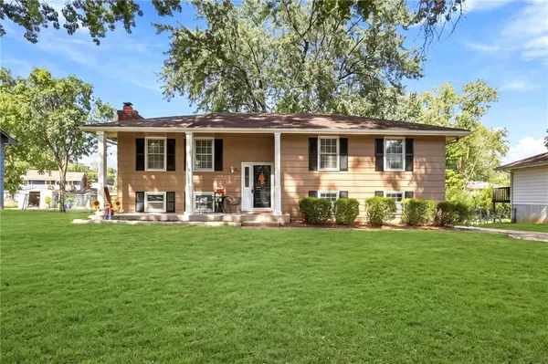 804 SE 13th ST, Oak Grove, MO 64075