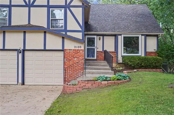 2100 E Sleepy Hollow DR, Olathe, KS 66062
