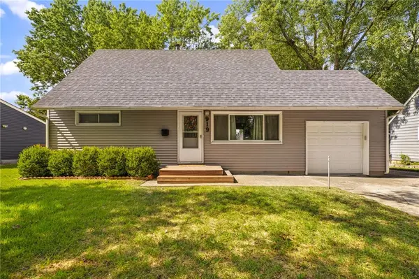 919 S Sunset DR #S, Olathe, KS 66061