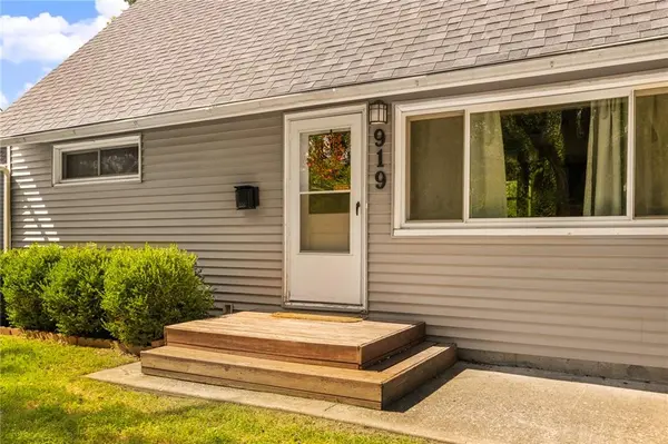 919 S Sunset DR #S, Olathe, KS 66061